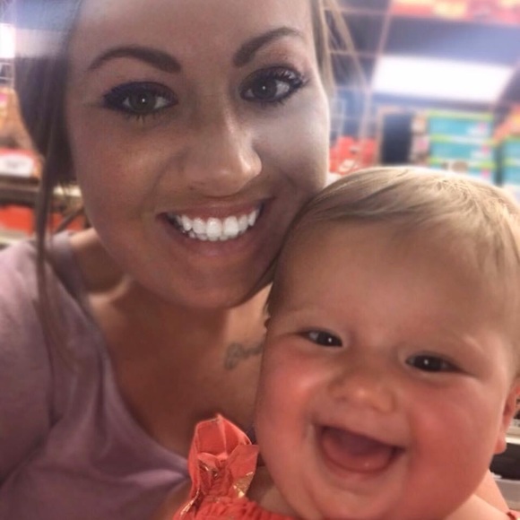 Meet your Posher, Andrea! - Picture 2 of 5